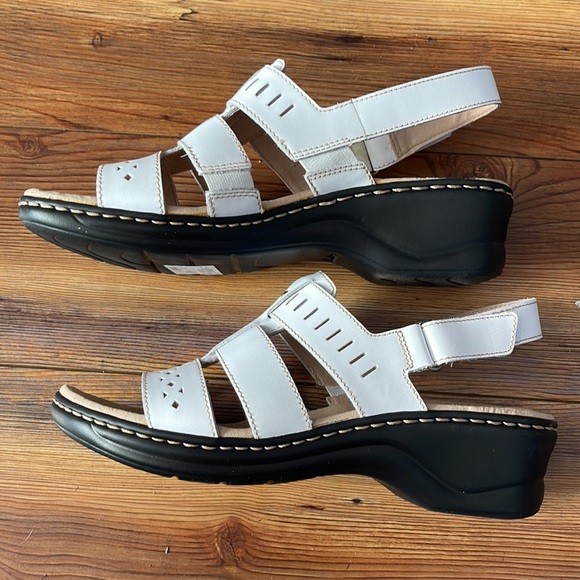Clarks Lexi Qwin 10 M White Leather Sandals Wedge Heels Velcro Comfort Shoes - Picture 10 of 10
